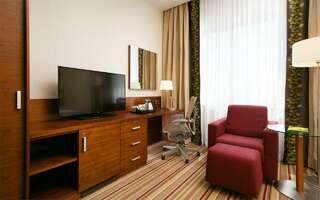 Гостиница Hilton Garden Inn Волгоград Стандартный номер с кроватью размера «king-size»-2